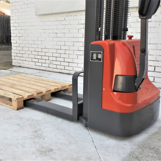 Electric Stacker Lifter 1T Lift Height 3000mm - Image 3