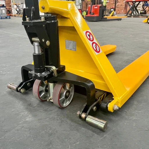 Pallet truck jack high lift 800mm capacity 1T fork width 680mm - Image 8